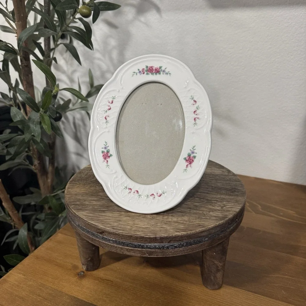 VTG 90s Porcelain Oval Picture Frame Pink Rose Floral 2 x 3